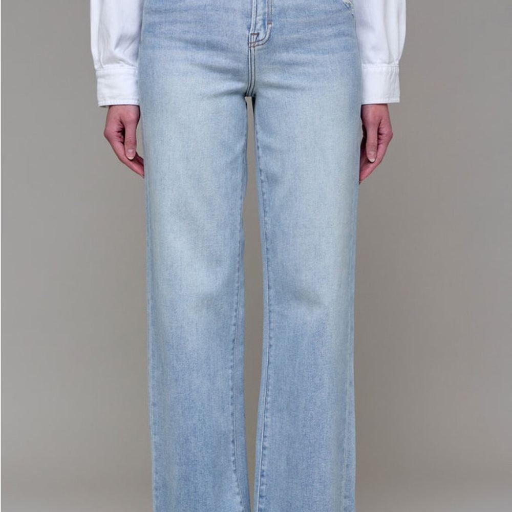 LOGAN LIGHT WASH CLEAN CLASSIC STRETCH DAD JEAN- HIDDEN